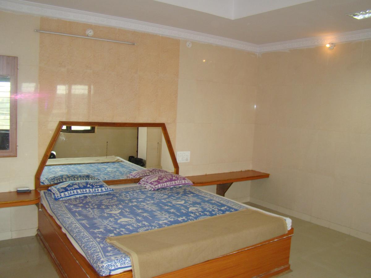 Sreeniketanam Lodge Madhavaram Ngoại thất bức ảnh
